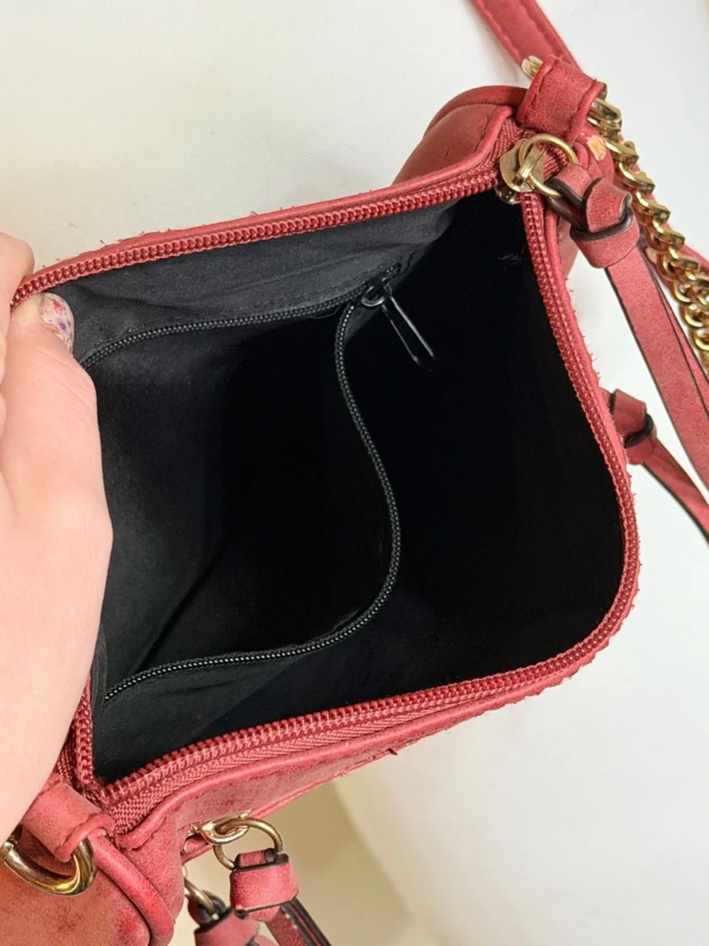 Classic Brick Red Crossbody Bag with Gold Chain Strap - Picture 3 of 4